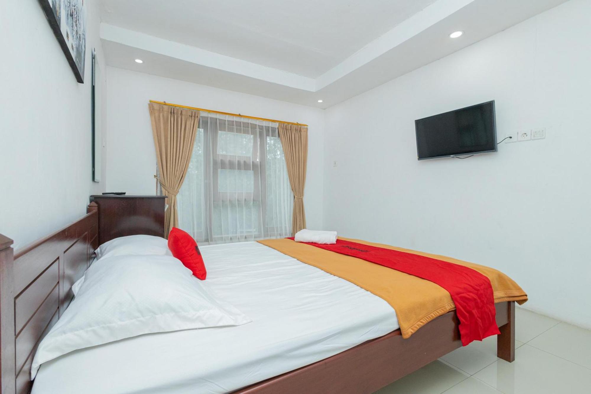 Reddoorz Syariah At Wisma Djokorio Poncokusumo Маланг Екстер'єр фото