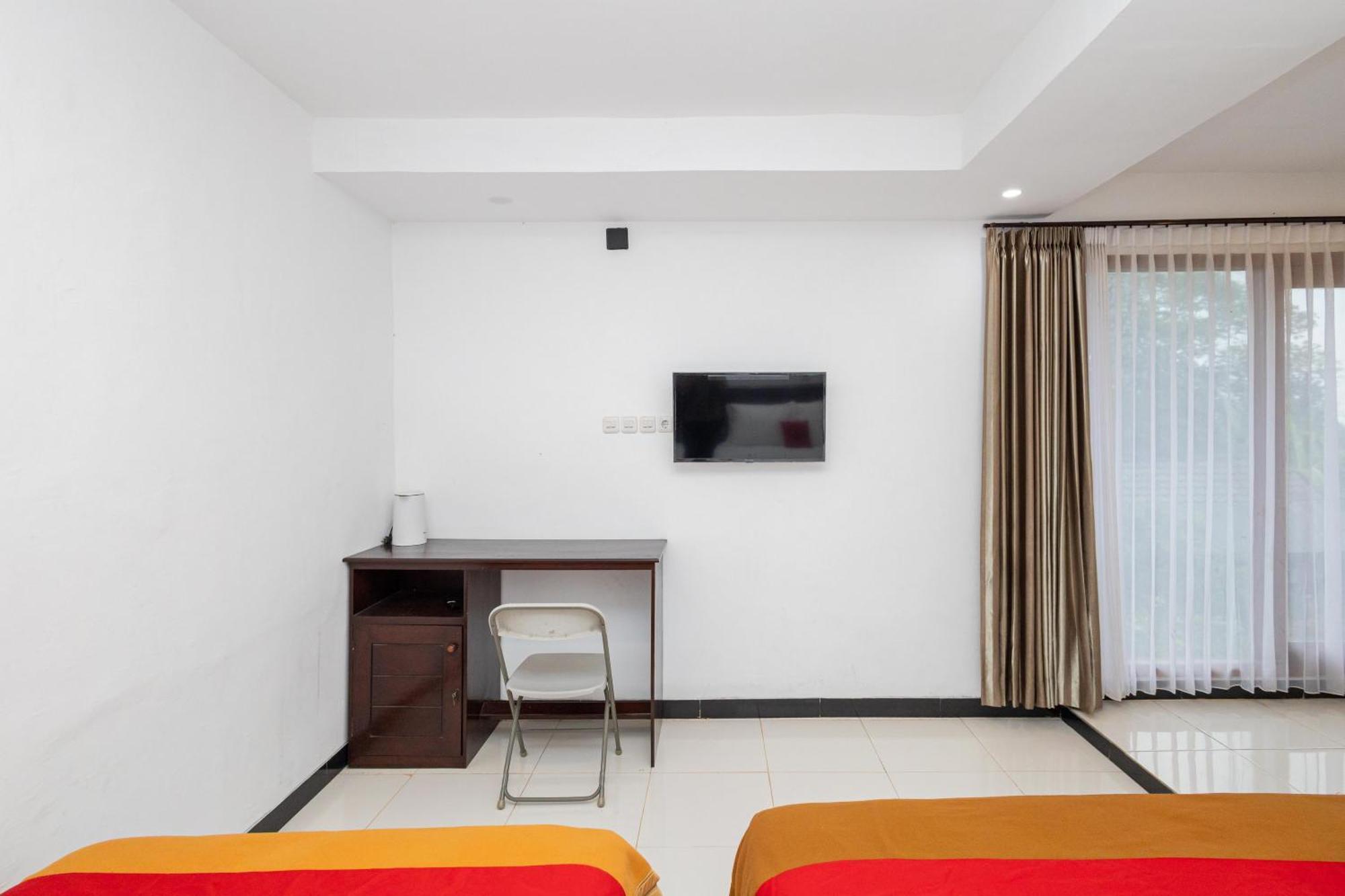 Reddoorz Syariah At Wisma Djokorio Poncokusumo Маланг Екстер'єр фото