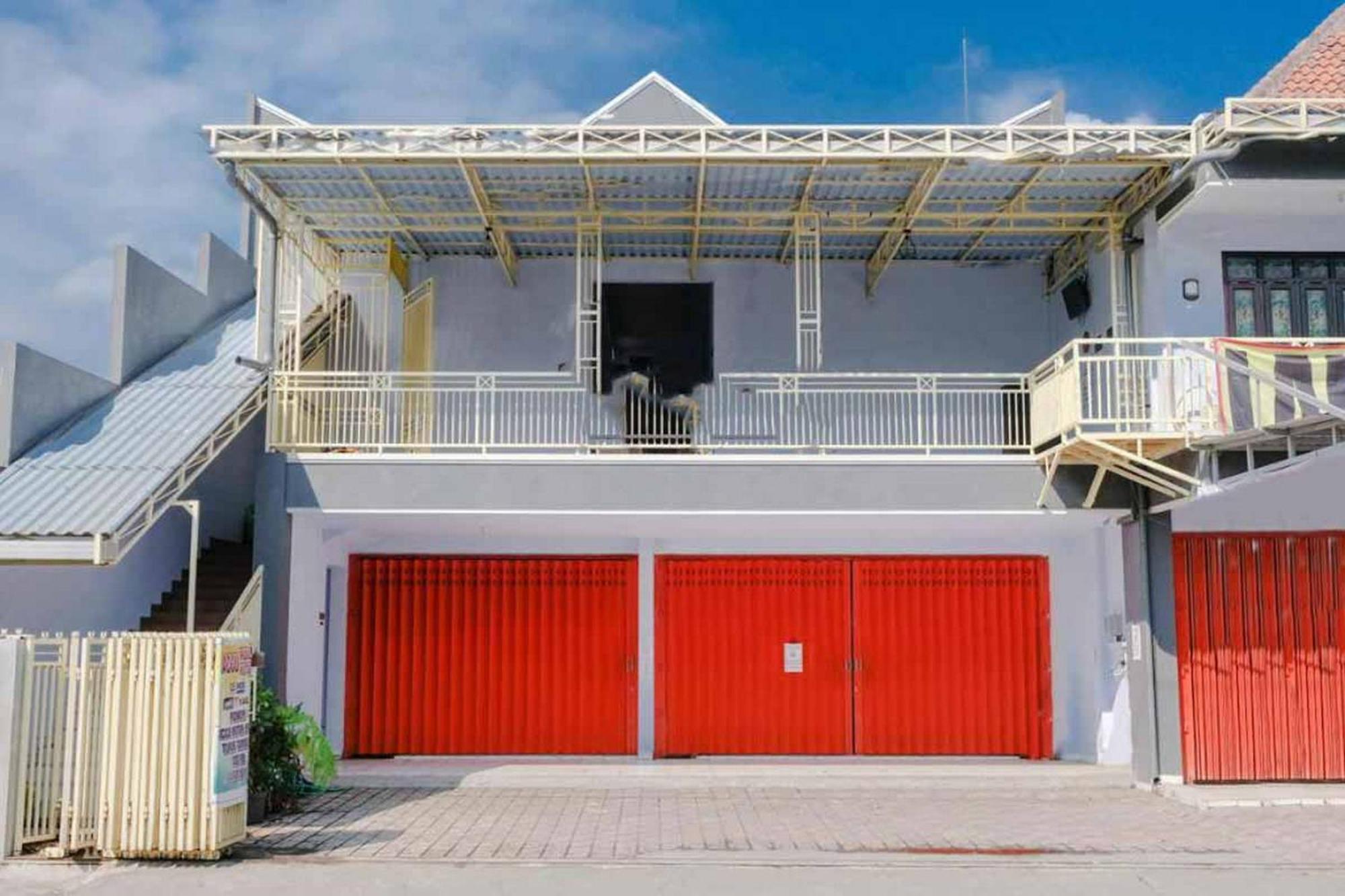 Reddoorz Syariah At Wisma Djokorio Poncokusumo Маланг Екстер'єр фото