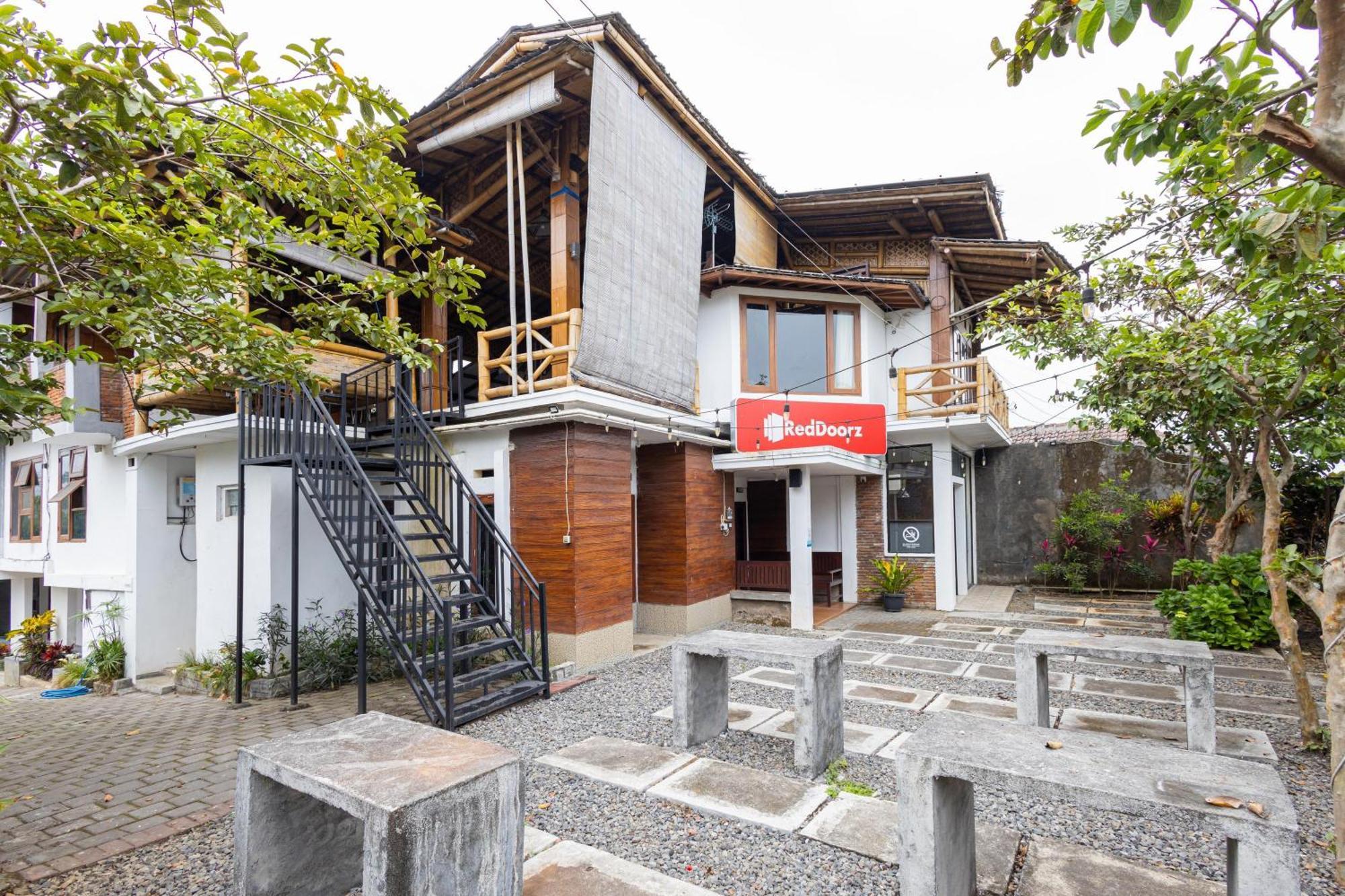 Reddoorz Syariah At Wisma Djokorio Poncokusumo Маланг Екстер'єр фото