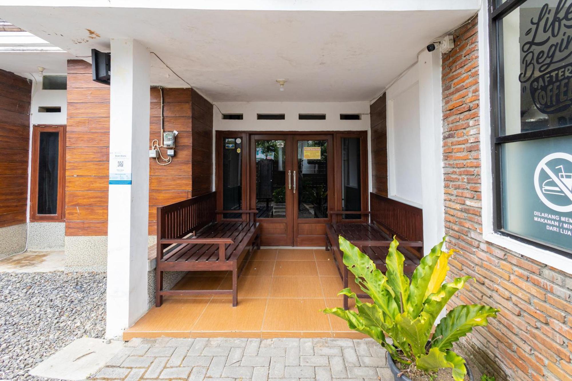 Reddoorz Syariah At Wisma Djokorio Poncokusumo Маланг Екстер'єр фото