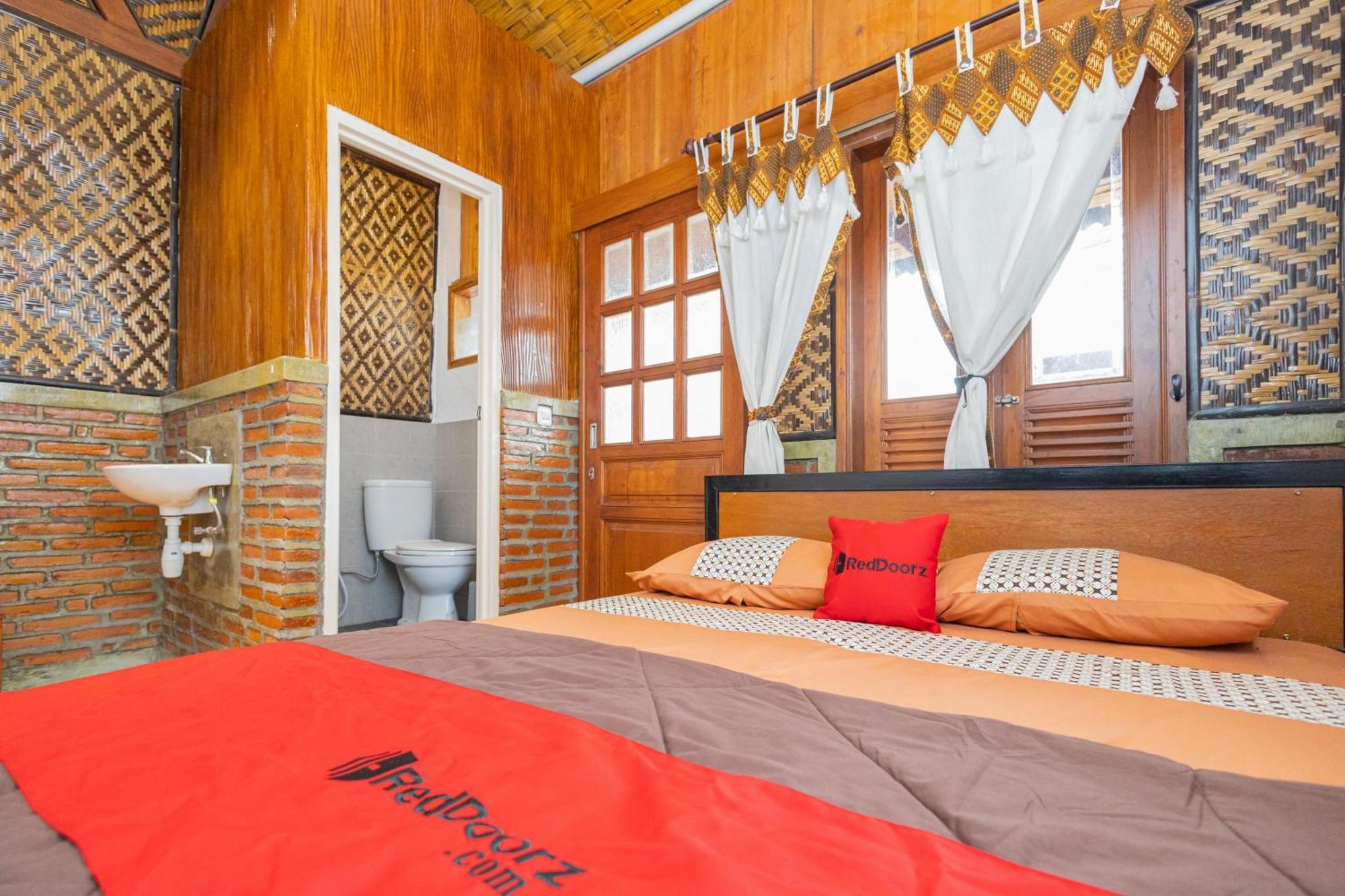 Reddoorz Syariah At Wisma Djokorio Poncokusumo Маланг Екстер'єр фото